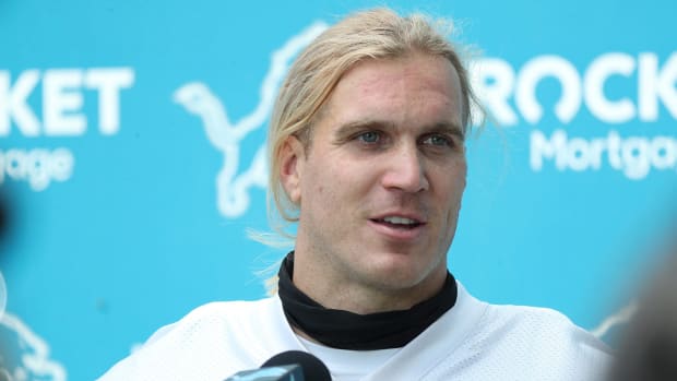 Lions linebacker Alex Anzalone talks with reporters after OTAs.